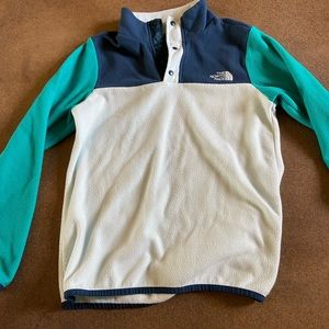 Northface pullover. In great condition!